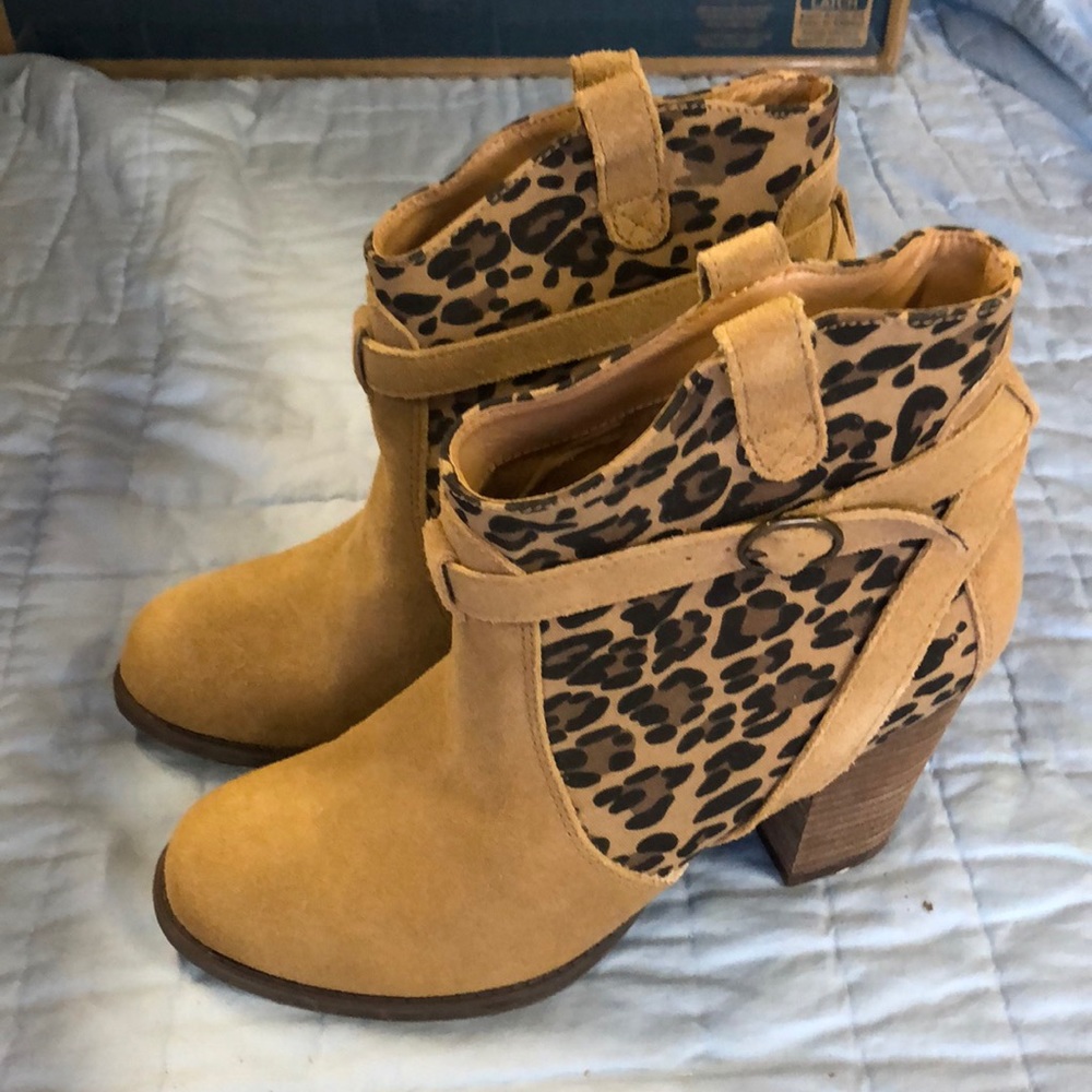 American Eagle women’s boots size 7